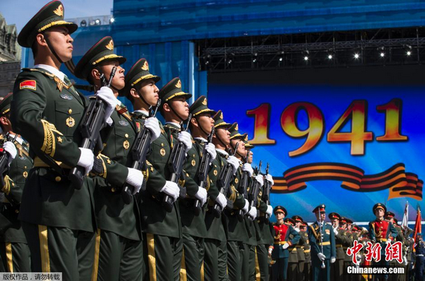 三军仪仗队莫斯科红场阅兵，展现大国风采与军威，三军仪仗队红场阅兵展现大国军威与风采