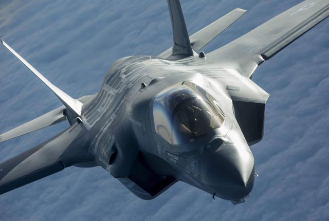 F-15E作战半径,空中巨鹰的作战能力分析,F-15E作战半径与空中巨鹰的作战能力解析