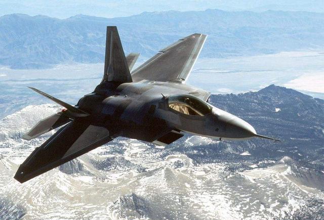 F-15E作战半径,空中巨鹰的作战能力分析,F-15E作战半径与空中巨鹰的作战能力解析