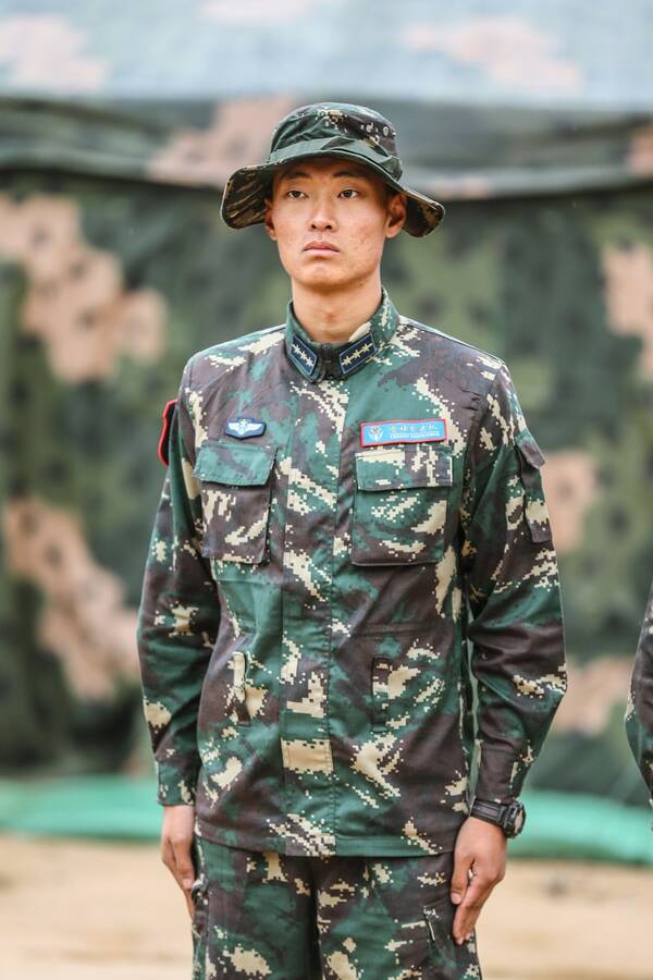 刘金沂与女友的美好瞬间,爱情图片中的温馨展现,刘金沂与女友的爱情瞬间,温馨图片展现甜蜜爱情