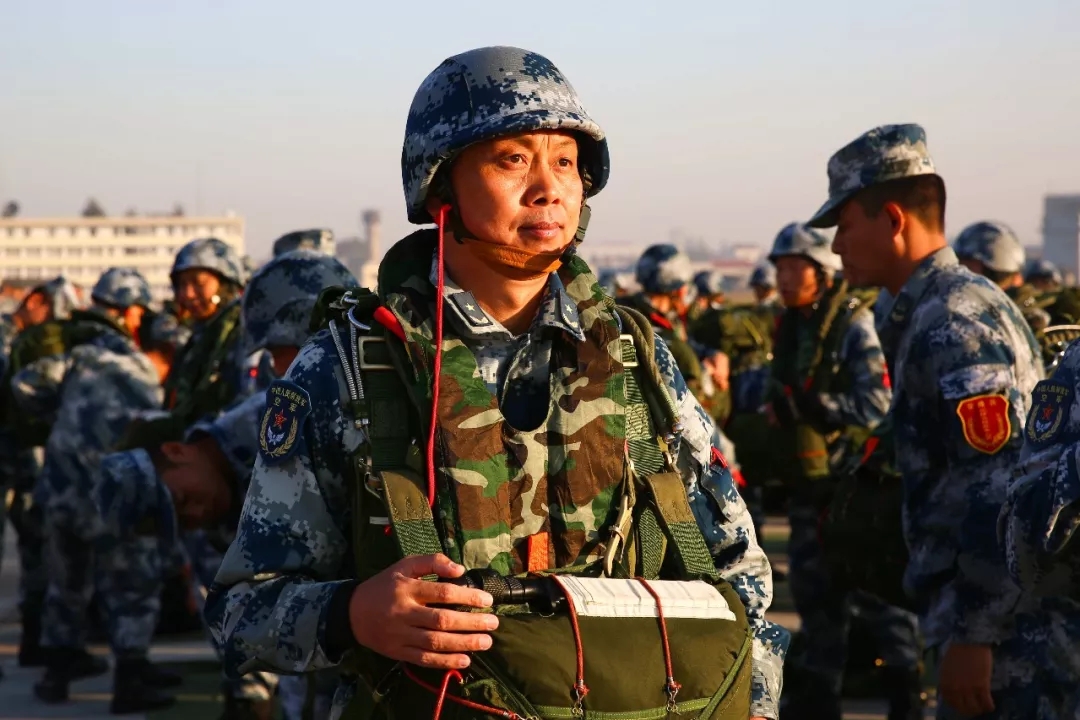现任空降兵十五军孙军长,辉煌军事生涯的简要回顾,现任空降兵十五军孙军长辉煌军事生涯概览
