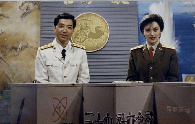 央视军事节目主持人视频,展现军事魅力与专业素养的完美结合,央视军事节目主持人风采,军事魅力与专业素养的完美结合视频