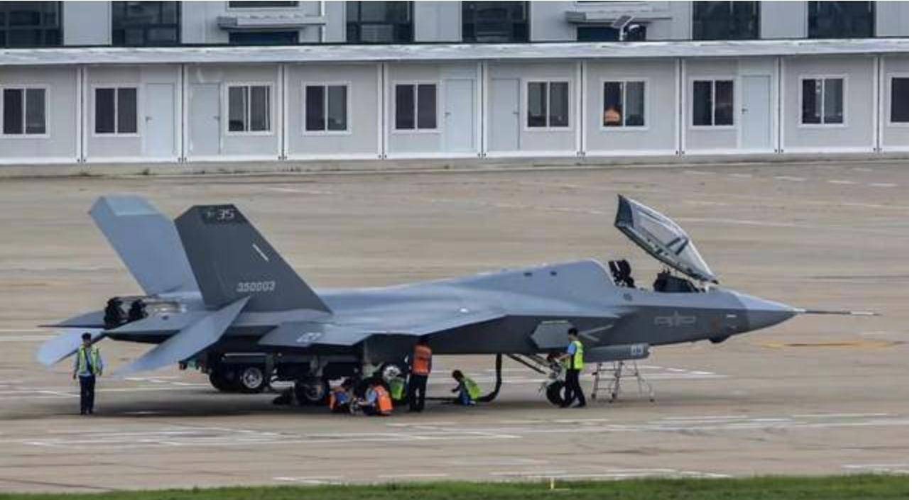 歼-35登舰,揭秘福建舰航母的崭新战斗力,揭秘歼-35登舰后福建舰航母的崭新战斗力