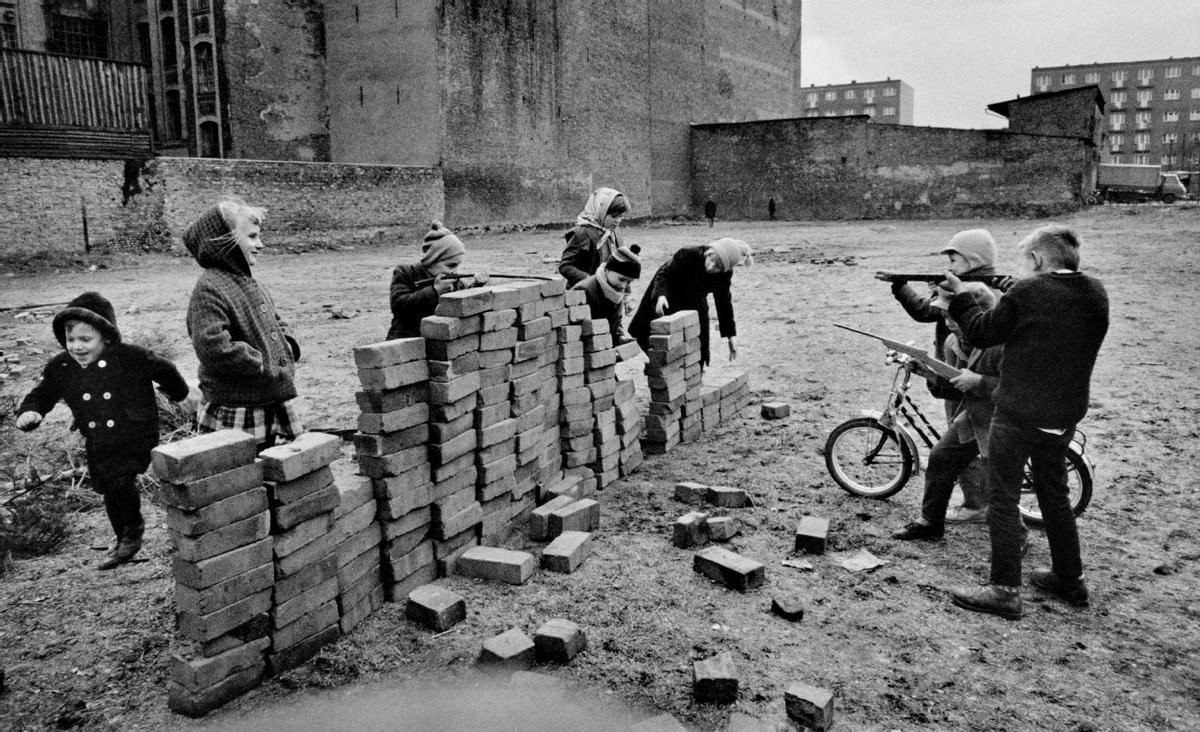 东德士兵,历史长河中的无名英雄,东德士兵,历史长河中的无名英雄荣耀与牺牲