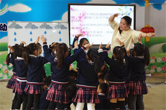 天涯论坛热议,河南许昌20岁女幼师背后的故事,河南许昌女幼师背后的故事引天涯热议