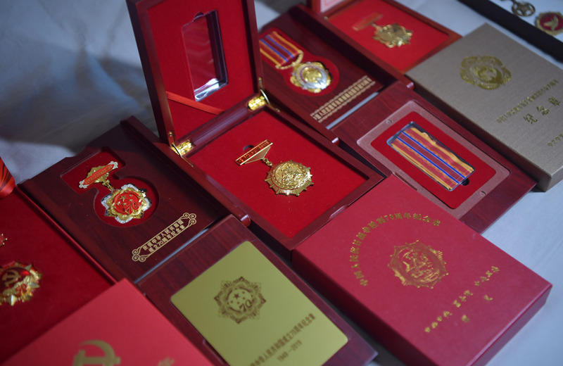 纪念章与奖章的区别,荣誉的象征与不同的文化内涵,纪念章与奖章差异解析,荣誉象征与文化内涵的对比解读