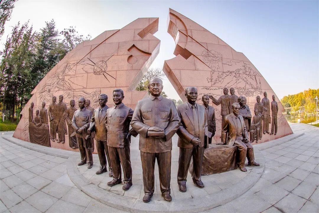 火箭军与陆军军服,中国军队的双重风采,中国火箭军与陆军军服,双重军事风采展示