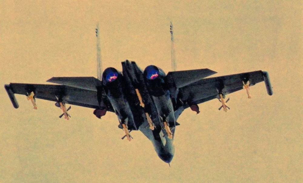 F-15战斗机机腹挂架,空中巨鹰的锐利武器挂载系统,F-15战斗机机腹挂架,空中巨鹰的挂载利器