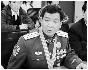 独臂英雄丁晓兵降级背后的英勇与牺牲,独臂英雄丁晓兵降级背后的英勇事迹与牺牲精神