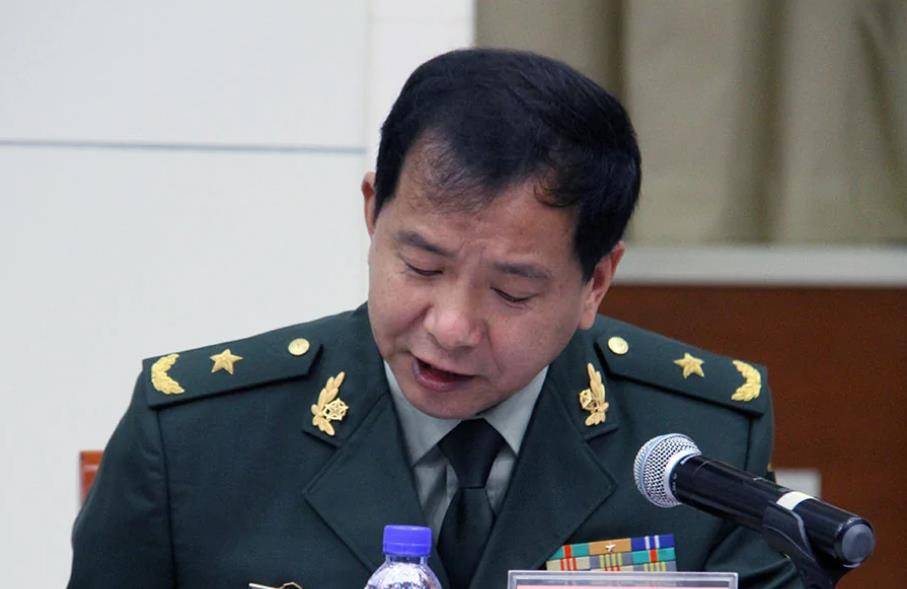 独臂英雄丁晓兵降级背后的英勇与牺牲,独臂英雄丁晓兵降级背后的英勇事迹与牺牲精神