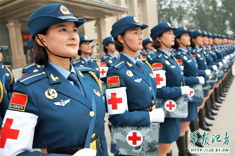 仪仗队女兵班长朱莹莹,坚韧与荣耀的象征,仪仗队女兵班长朱莹莹,坚韧之花在荣耀中绽放