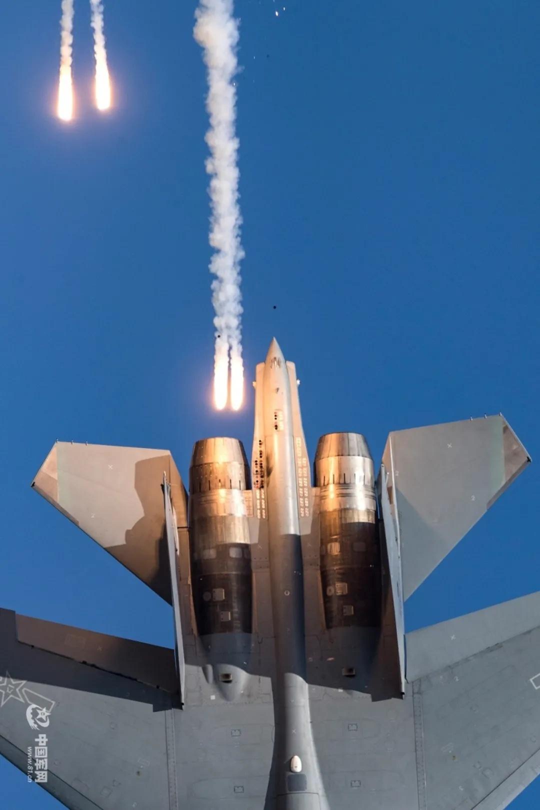 歼-16重要利器,空中力量的璀璨明珠,歼-16,空中力量的璀璨明珠