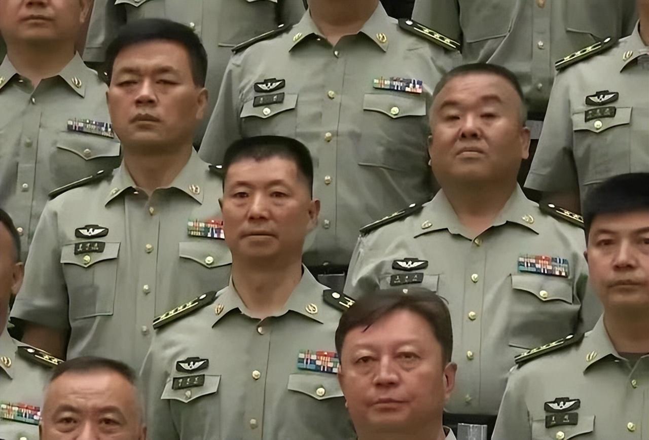 祁发宝资历章图片，揭示英雄背后的荣耀与担当，祁发宝资历章图片，荣耀与担当背后的英雄风采