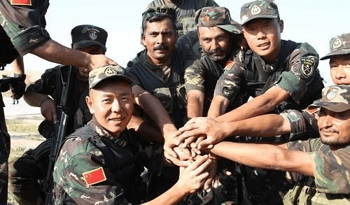 军事频道记者铁师傅，镜头背后的英雄故事，军事频道记者铁师傅，镜头背后的英雄传奇