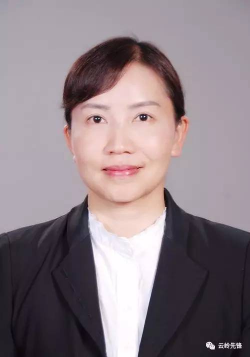 何丽红同志职级任免，职责与能力的体现，何丽红同志的职级任免，职责与能力的展现