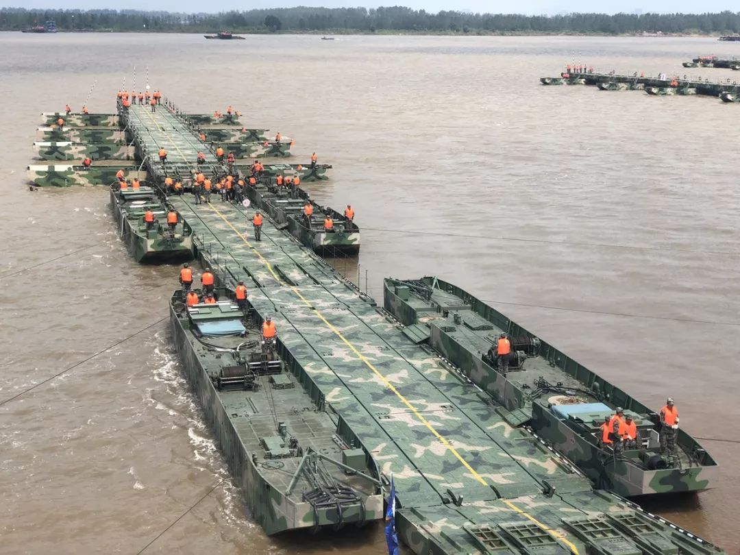 探访21集团军舟桥团驻地，舟桥建设与军事力量的完美结合，探访舟桥团驻地，舟桥建设与军事力量的完美结合之旅