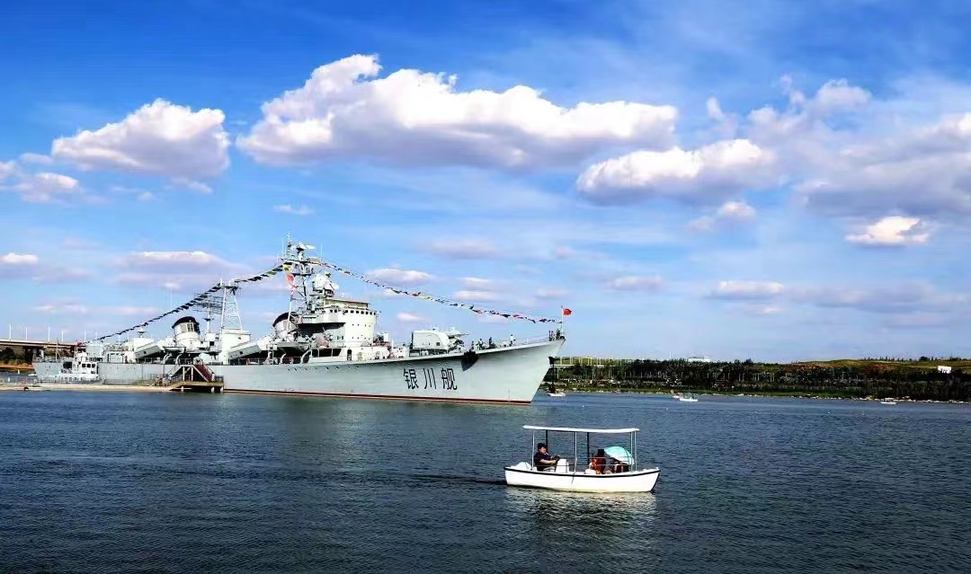厦门停靠的军舰，展现国防力量与海洋文明的交融，厦门军舰停靠，国防力量与海洋文明的完美交融