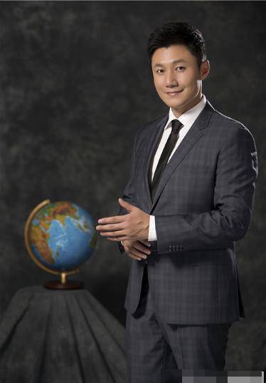 北京电视台军事主持人，传递军事信息的声音与力量，北京电视台军事主持人，传递军事信息的力量之声