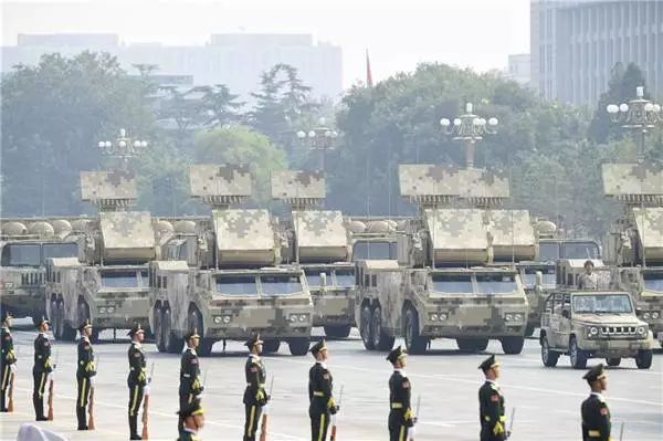 阅兵方阵威武雄壮，展现国家力量与荣耀，阅兵方阵展现国家力量与荣耀，威武雄壮的壮丽画卷