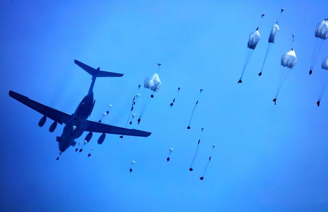 解放军第15空降军的荣耀与使命，解放军第15空降军的荣耀与使命，传承英雄精神，守护国家荣光