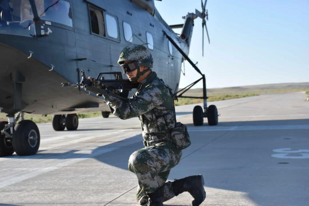 朱日和阅兵部队，展现中国力量的钢铁洪流，朱日和阅兵部队，展现中国力量的钢铁洪流震撼世界