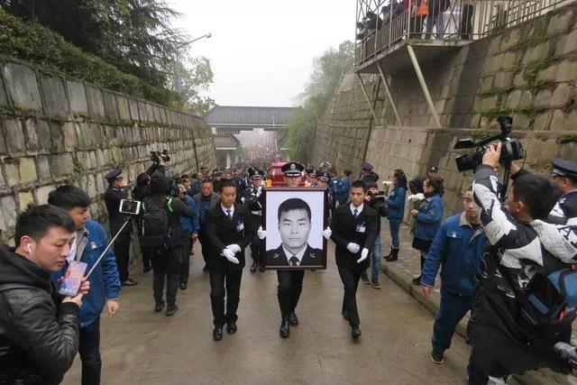 凤凰网新闻线索，揭示新闻背后的故事，凤凰网新闻揭秘，新闻背后的故事线索