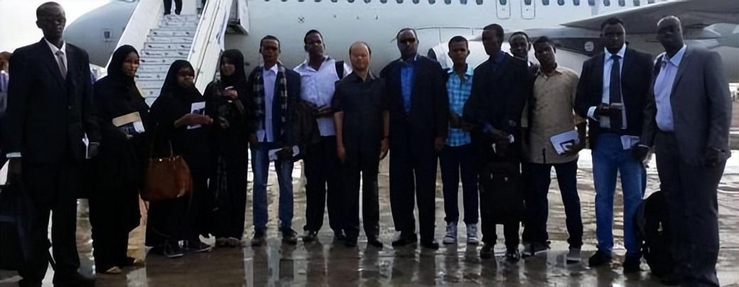 歼六战斗机,速度与力量的完美结合,歼六战斗机,速度与力量的巅峰展现