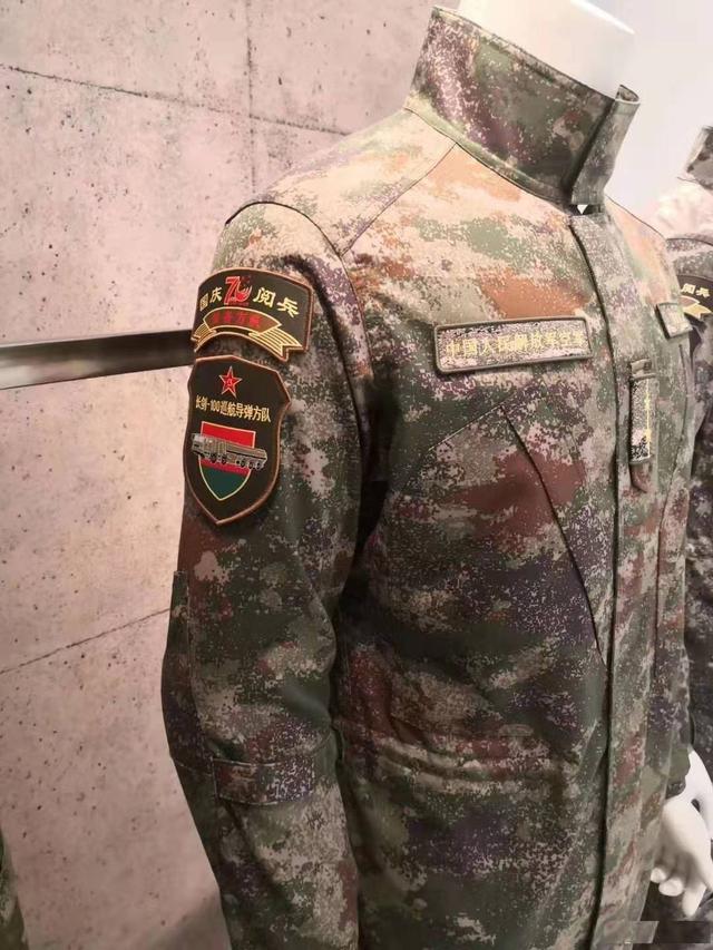 星空迷彩服全军换装了吗？——中国军队服饰变革的探讨，中国军队服饰变革，星空迷彩服是否已全军换装？