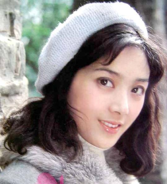 女式军装服，时尚与力量的完美结合，女式军装服，时尚与力量的绝美融合