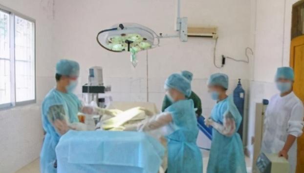 女兵体检与男医生的微妙平衡，尊重与理解的双重考量，女兵体检与男医生间的微妙平衡，尊重与理解的双重考量挑战